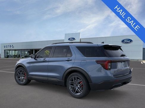 New 2026 Ford Explorer ST-Line w/ ST-Line Street Pack AWD/4WD image 4