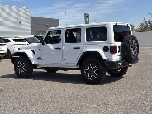 Used 2025 Jeep Wrangler Sahara image 8