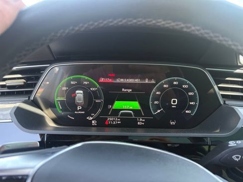 Used 2022 Audi e-tron Premium Plus AWD/4WD image 5