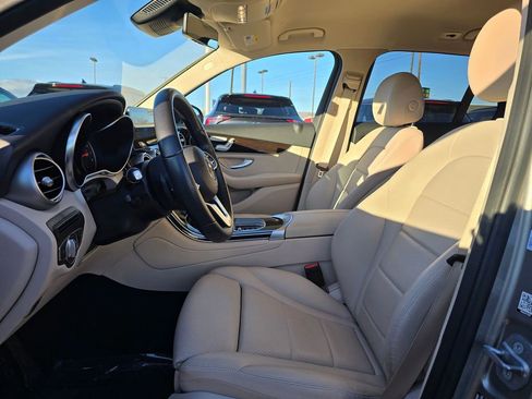 Used 2021 Mercedes-Benz GLC 300 4MATIC image 21
