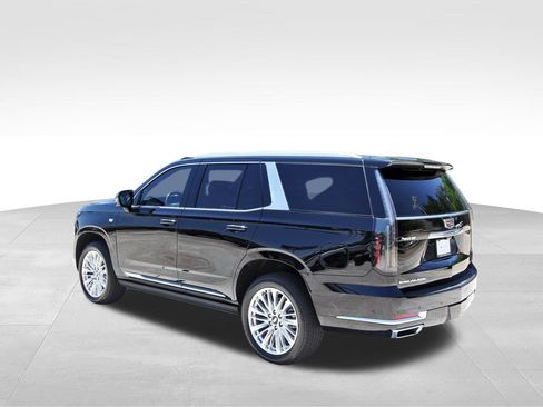 Used 2026 Cadillac Escalade Luxury AWD/4WD image 3