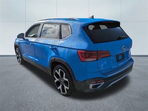 Used 2022 Volkswagen Taos SEL w/ Panoramic Sunroof Package image 5