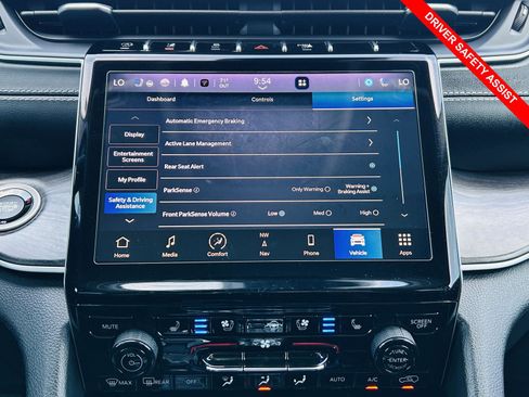 Used 2023 Jeep Grand Cherokee L Limited w/ Luxury Tech Group II AWD/4WD image 12