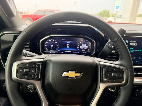 Used 2025 Chevrolet Silverado 1500 LT AWD/4WD image 14