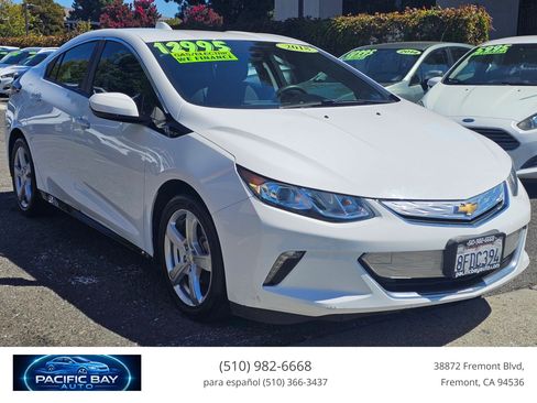 Used 2018 Chevrolet Volt LT FWD image 1