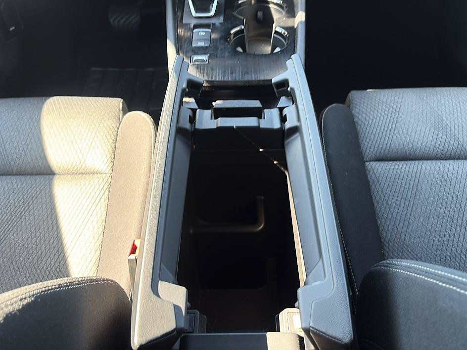 Certified 2025 Nissan Rogue SV FWD image 34