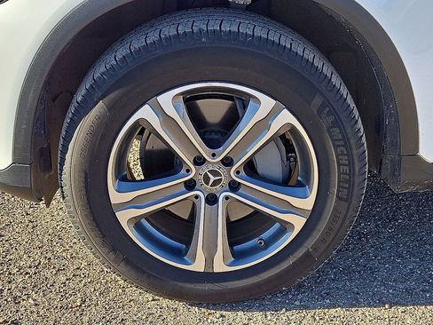 Used 2019 Mercedes-Benz GLC 300 w/ Premium Package image 11