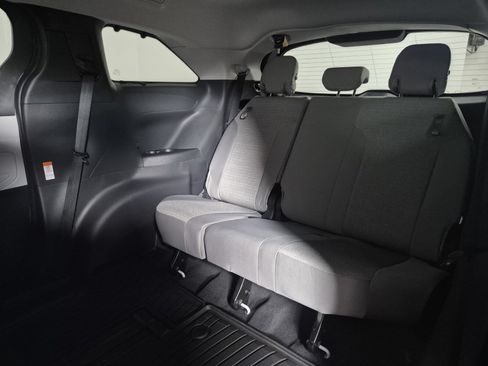 New 2026 Toyota Sienna LE FWD image 32
