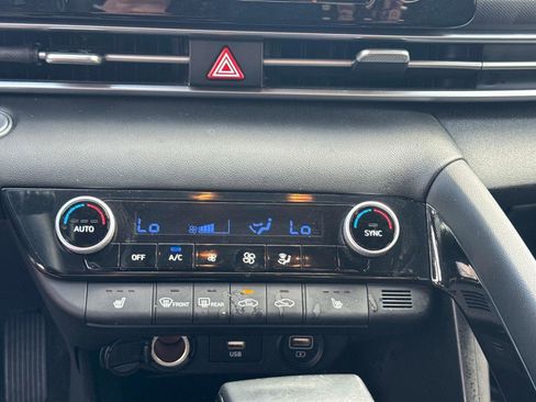 Used 2022 Hyundai Elantra SEL w/ Convenience Package image 22