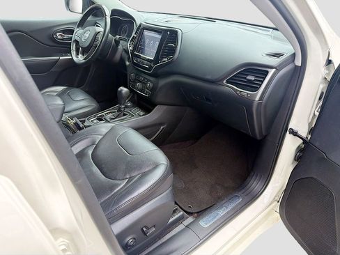 Used 2019 Jeep Cherokee Overland w/ Technology Group AWD/4WD image 13