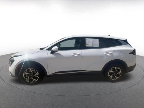 Used 2025 Kia Sportage LX image 9