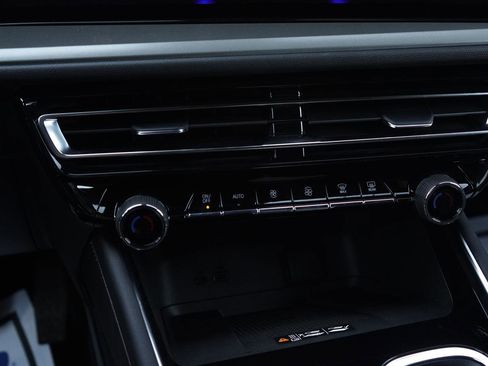 New 2025 Chevrolet Traverse LT w/ Enhanced Driving Package image 22