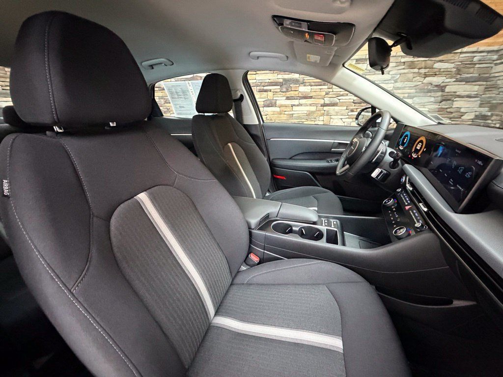 Used 2025 Hyundai Sonata SEL FWD image 15