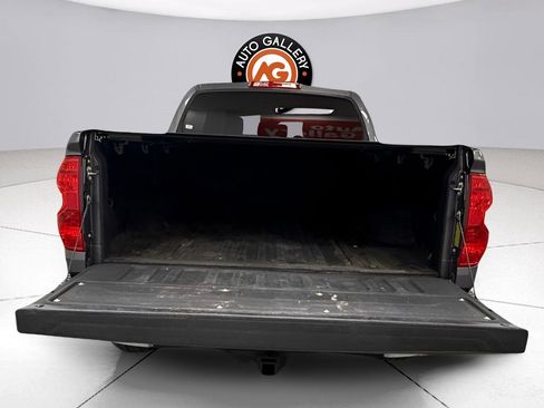 Used 2017 Toyota Tundra SR5 w/ SR5 Upgrade Package AWD/4WD image 28
