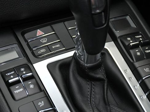 Used 2018 Porsche Macan AWD/4WD image 27