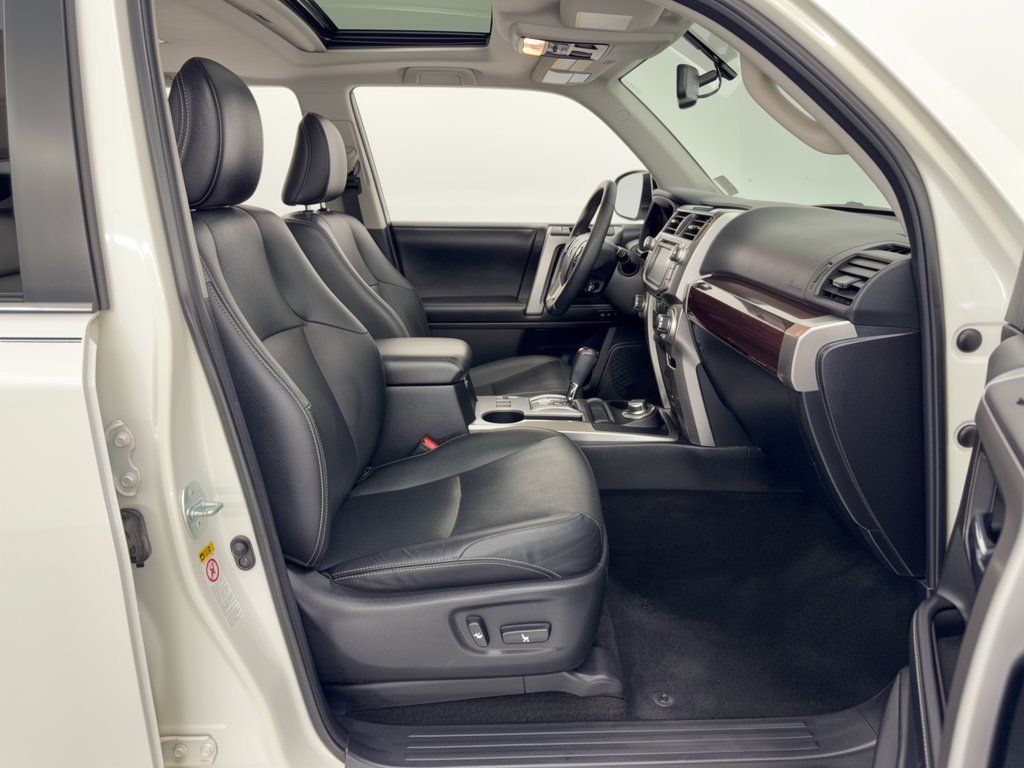 Used 2018 Toyota 4Runner Limited AWD/4WD image 30