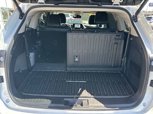 Used 2025 Toyota Highlander XLE image 26