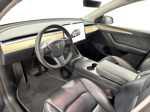 Certified 2023 Tesla Model Y Long Range AWD/4WD image 9