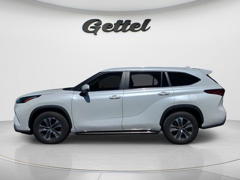 Used 2023 Toyota Highlander XLE image 7