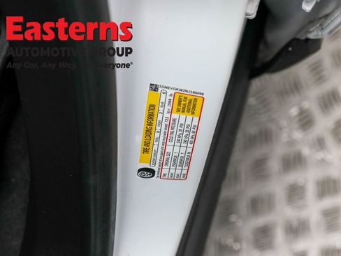 Used 2022 Chevrolet Traverse LT image 35