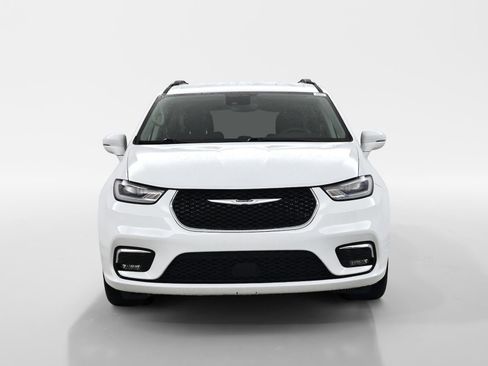 Used 2021 Chrysler Pacifica Touring-L FWD image 2
