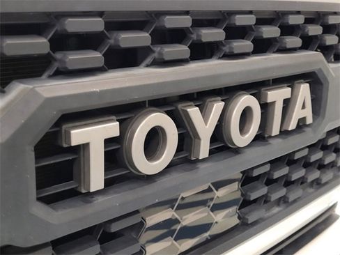 Used 2018 Toyota Tacoma SR5 image 10