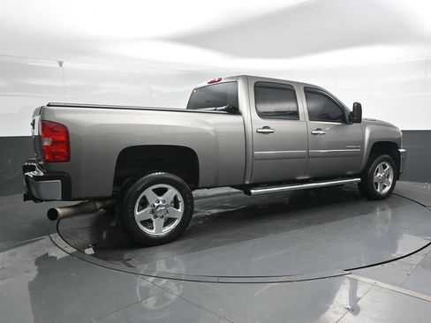 Used 2013 Chevrolet Silverado 2500 LT w/ Custom Sport Truck Package RWD image 2