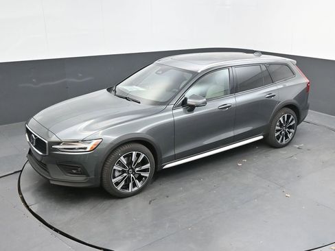 New 2026 Volvo V60 B5 Cross Country Ultra w/ Protection Package Premier AWD/4WD image 22