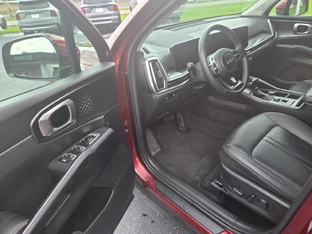 Used 2024 Kia Sorento S w/ Panoramic Sunroof Package FWD image 4