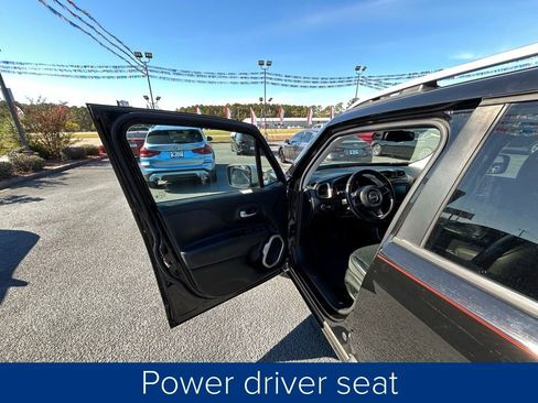 Used 2017 Jeep Renegade Limited image 28