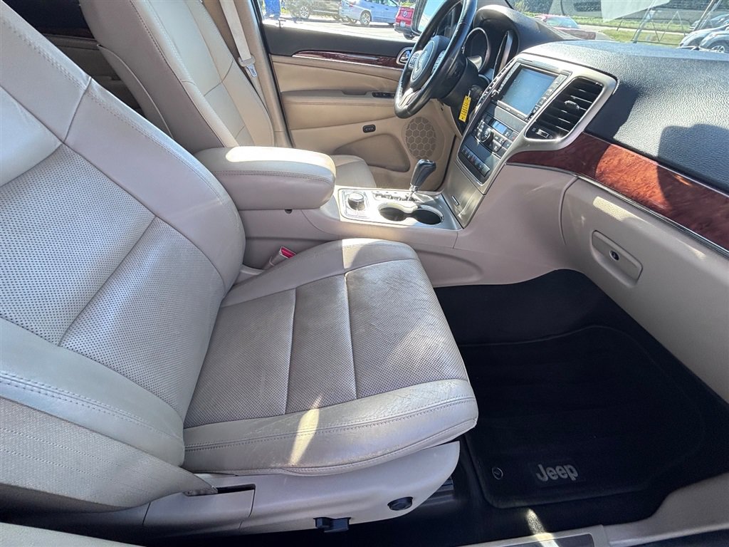 Used 2013 Jeep Grand Cherokee Limited w/ Luxury Group II AWD/4WD image 26