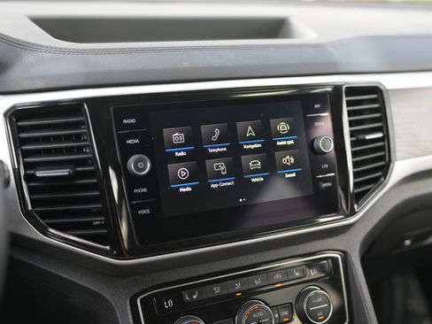 Certified 2022 Volkswagen Atlas SE image 14