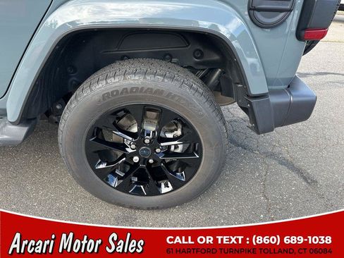 Used 2024 Jeep Wrangler Unlimited Sahara w/ Technology Group AWD/4WD image 14