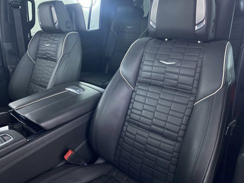 Used 2023 Cadillac Escalade ESV V AWD/4WD image 12