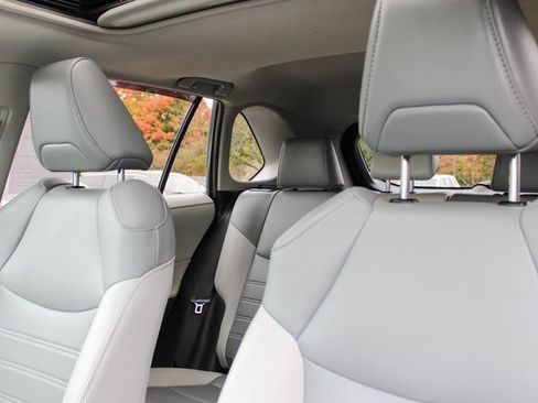 Used 2023 Toyota RAV4 XLE Premium image 15