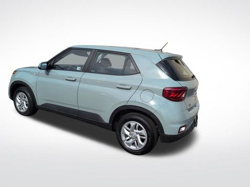 Certified 2025 Hyundai Venue SE FWD image 4