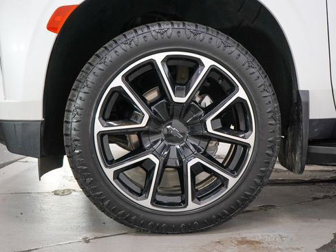 Used 2023 Chevrolet Suburban RST w/ Luxury Package AWD/4WD image 32