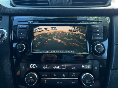Used 2019 Nissan Rogue SV AWD/4WD image 24