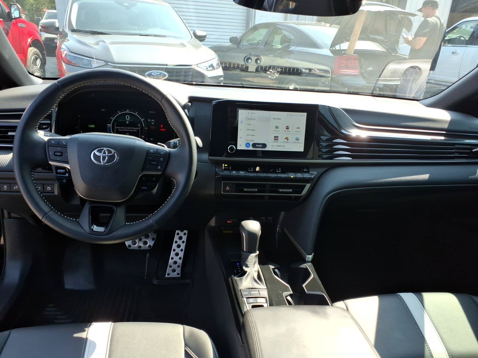 Used 2026 Toyota Camry Hybrid FWD image 11