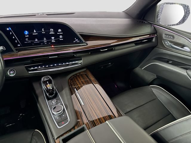 Used 2022 Cadillac Escalade ESV Premium Luxury w/ LPO, Radiant Package AWD/4WD image 24