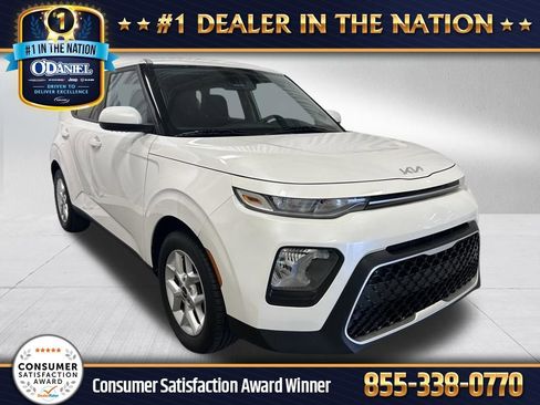 Used 2022 Kia Soul LX w/ Technology Package FWD image 1