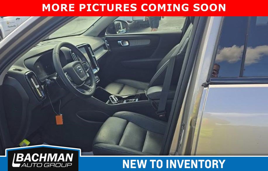 Used 2024 Volvo XC40 B5 Plus AWD/4WD image 4