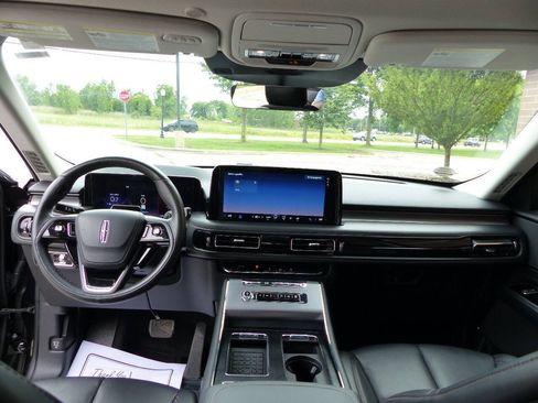 Used 2025 Lincoln Aviator AWD image 41