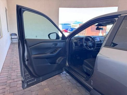 Used 2024 Nissan Rogue S FWD image 9
