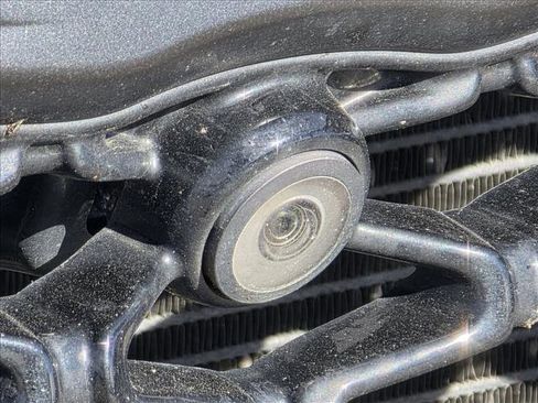 Used 2021 Chrysler Pacifica Limited w/ Uconnect Theater Family Group image 8