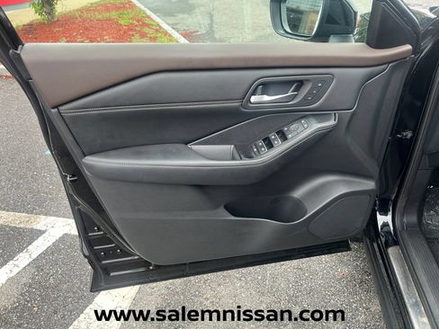 Used 2023 Nissan Rogue SL w/ SL Premium Package AWD/4WD image 17