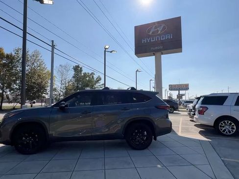 Used 2024 Toyota Highlander LE image 4