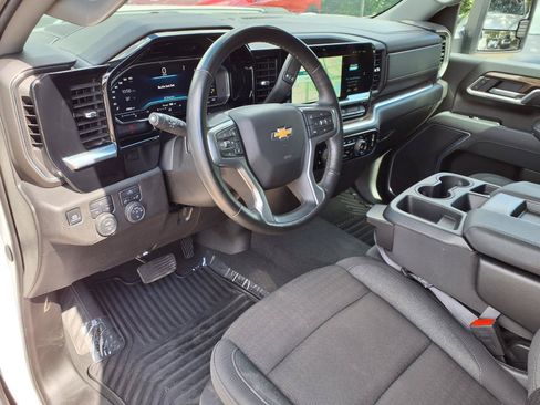 Used 2025 Chevrolet Silverado 2500 LT w/ Convenience Package AWD/4WD image 19