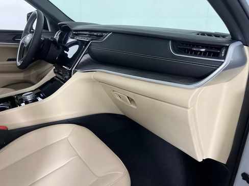 Used 2023 Jeep Grand Cherokee L Limited image 34