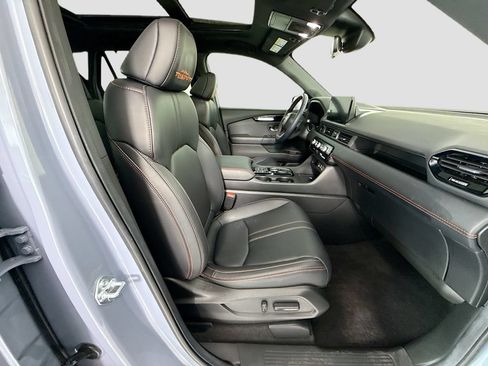 Certified 2025 Honda Pilot TrailSport image 20